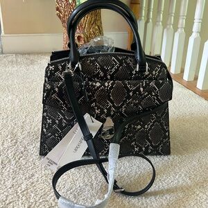 CALVIN KLEIN PURSES CROSSBODY NEW AUTHENTIC 11x10